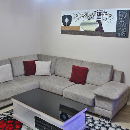 Essy'S Apartment Корча Екстериор снимка