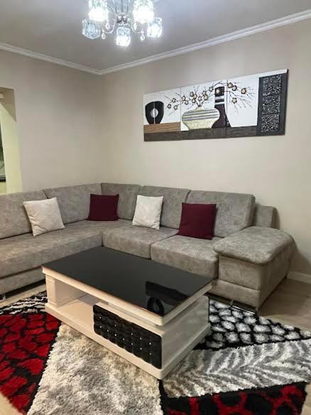 Essy'S Apartment Корча Екстериор снимка