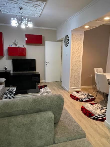 Essy'S Apartment Корча Екстериор снимка