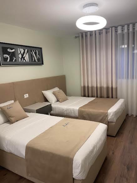 Essy'S Apartment Корча Екстериор снимка