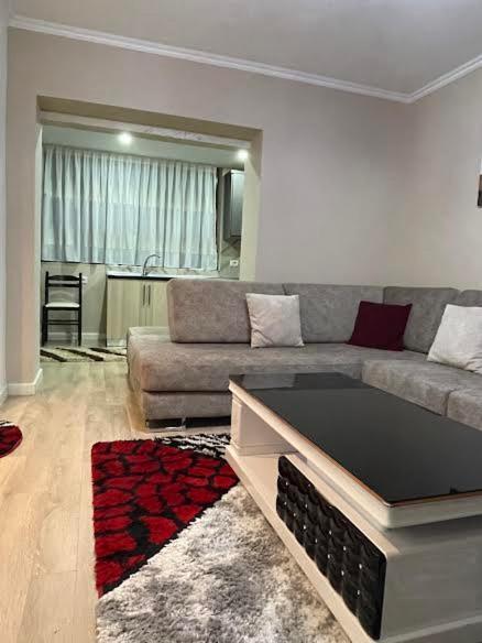 Essy'S Apartment Корча Екстериор снимка