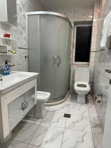 Essy'S Apartment Корча Екстериор снимка