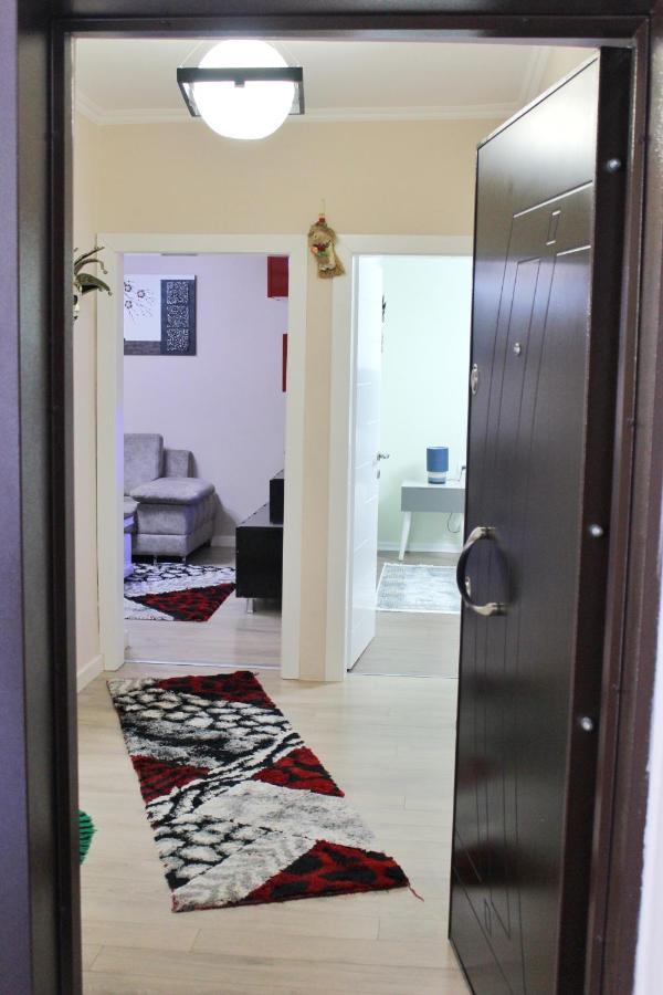 Essy'S Apartment Корча Екстериор снимка