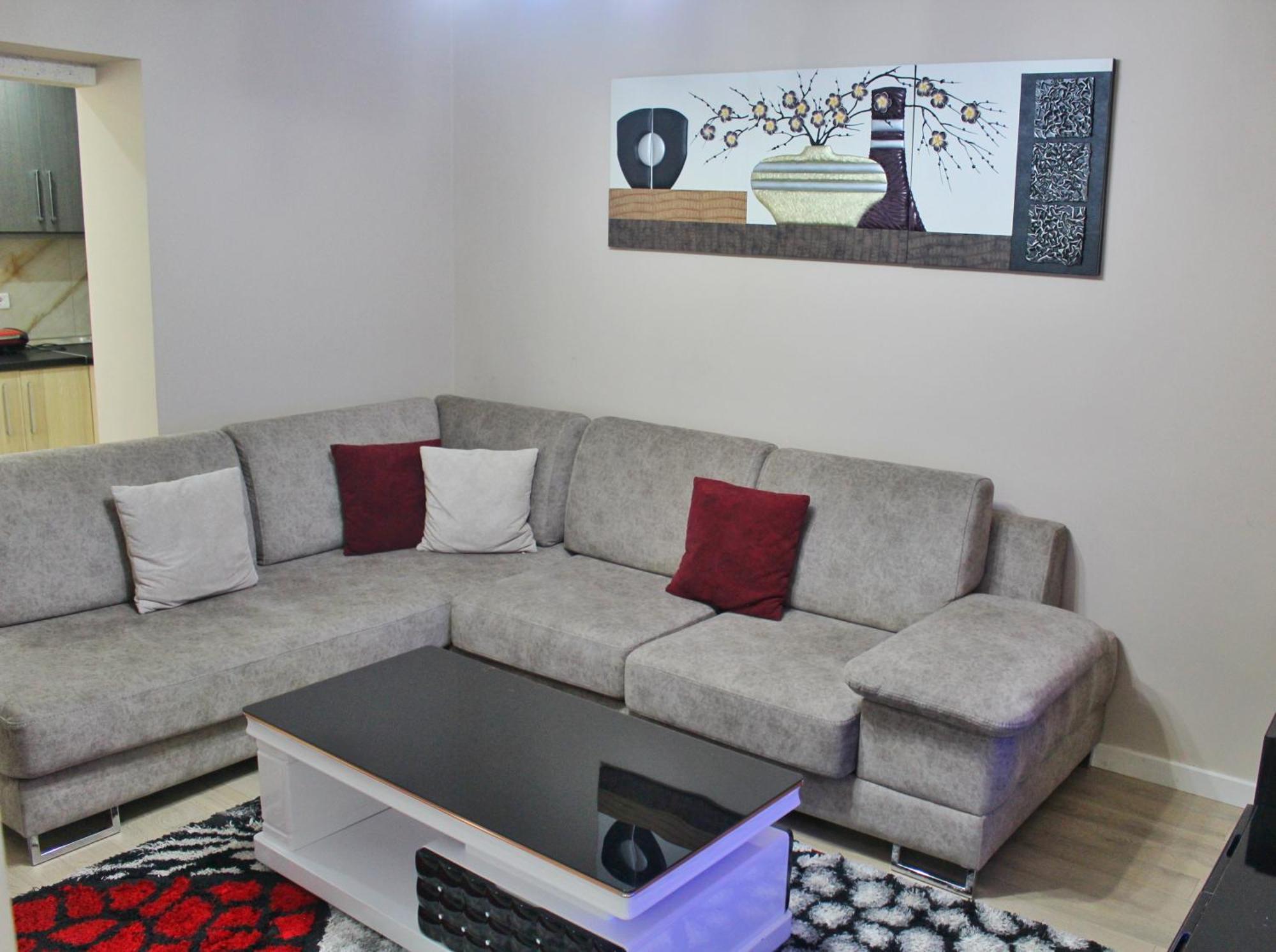 Essy'S Apartment Корча Екстериор снимка